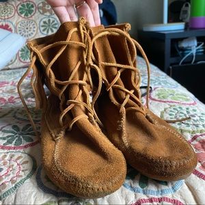 Minnetonka fringe moccasin boots
